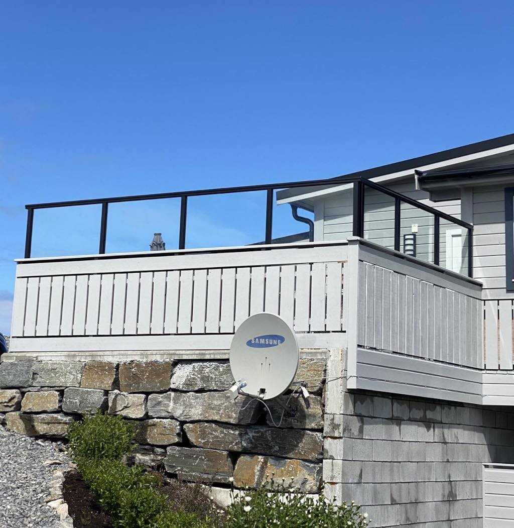 Rekkverk/levegg på Tjeldstø