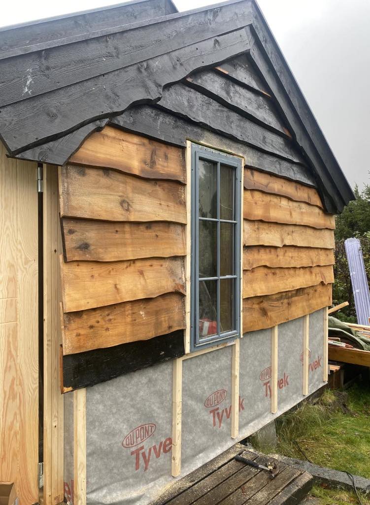 Lite tilbygg på hytte på Kvamskogen